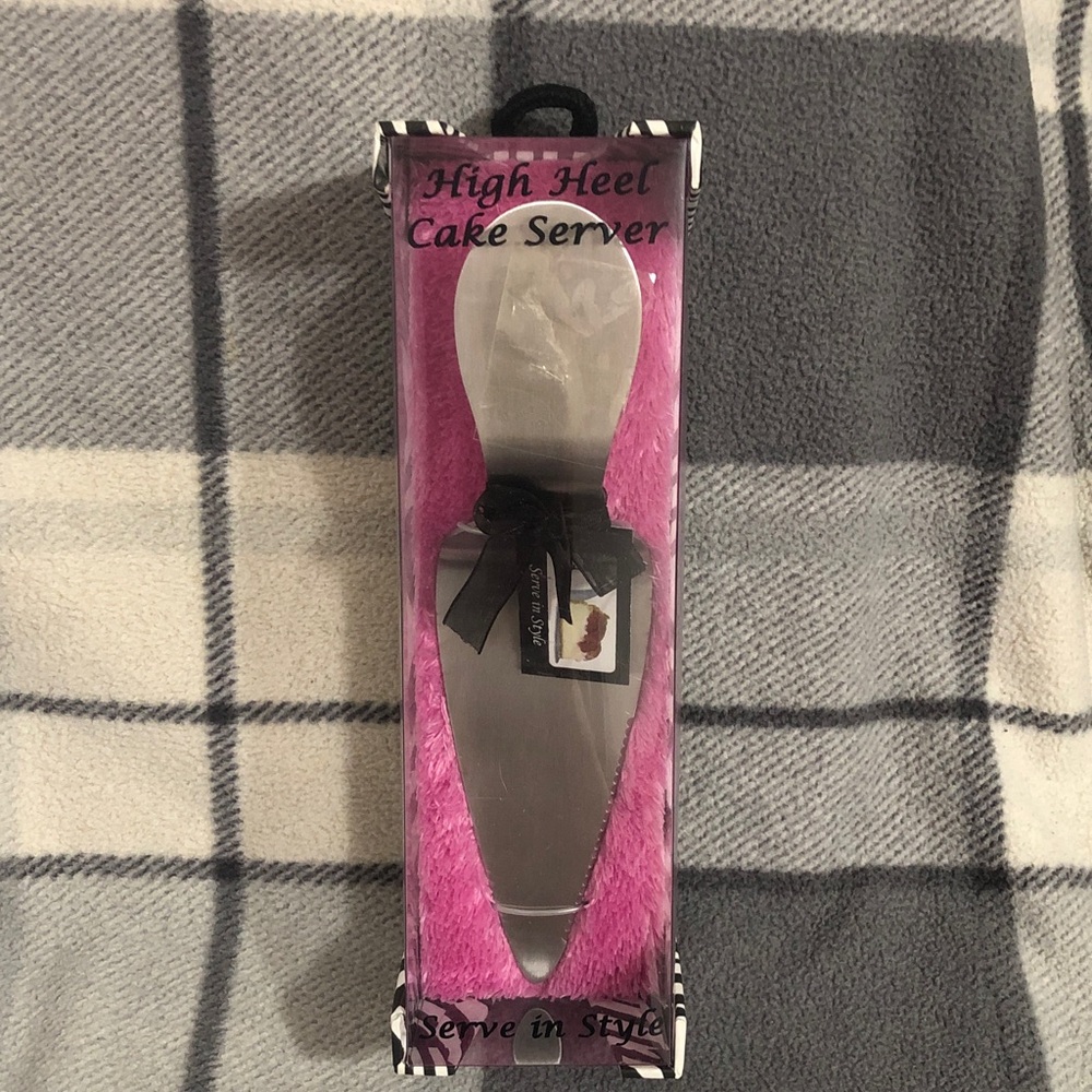 ⭐️BNIB⭐️High Heel Cake Server.